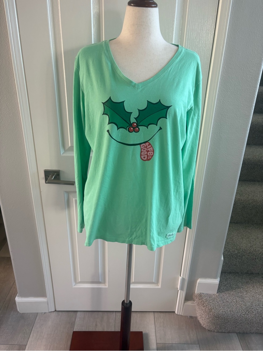 Life is Good | Christmas Holly T-Shirt | Sz XL